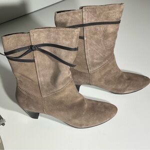 Easy Spirit Tan Suede Ankle Boots